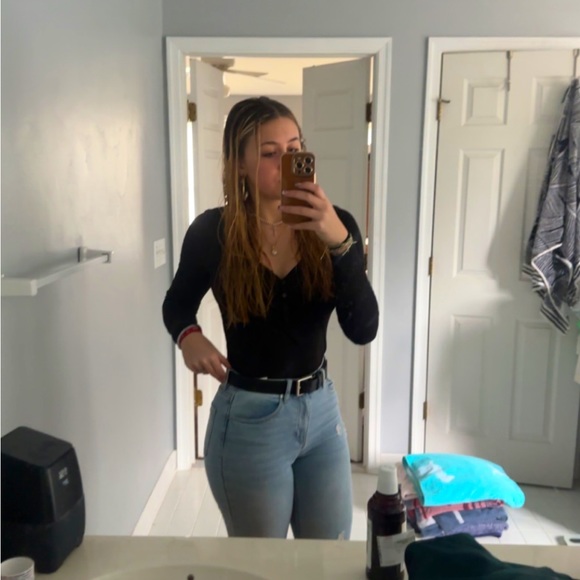 Meet your Posher, Hailey - Picture 3 of 4